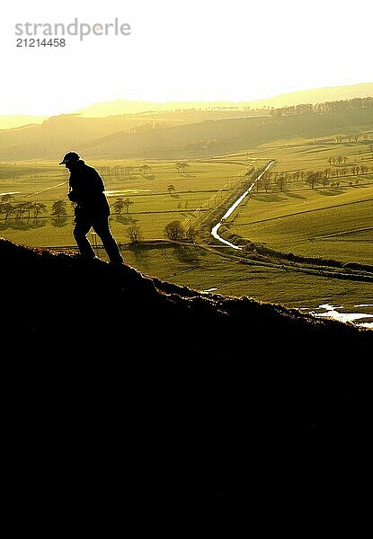 Aktiver Ruhestand Bild des Mannes Wandern mit Kopie Raum