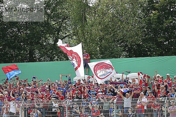 Heideeheimer Fans beim Spiel um den DFB-Pokal 2022-23  1. Runde: DFB-Pokal 2024-25  1. Hauptrunde: FC 08 Villingen  1. FC Heidenheim 1846