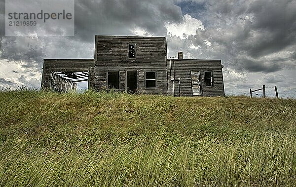 Abandoned Farmhouse Saskatchewan Canada sunset and prairie view