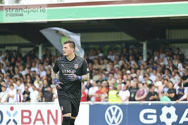 Vwrbrachte einen vergleichsweise ruhigen Nachmittag  Torwart Kevin Müller (1. FC Heidenheim) beim Spiel um den DFB-Pokal 2022-23  1. Runde: DFB-Pokal 2024-25  1. Hauptrunde: FC 08 Villingen  1. FC Heidenheim 1846