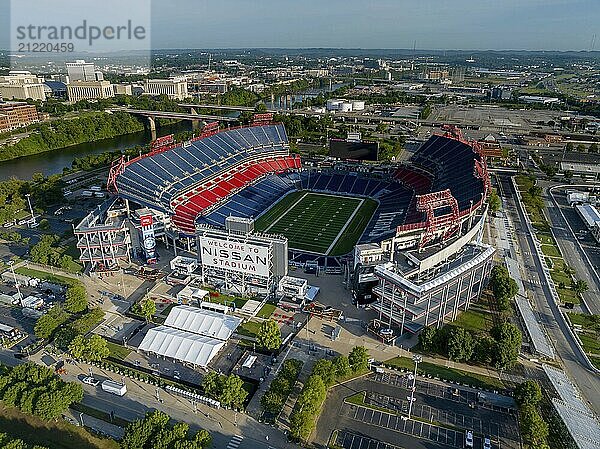 Luftaufnahme des Nissan Stadium  der Heimstätte der Tennessee Titans in der NFL