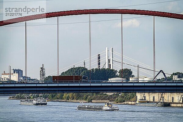 The Bridge of Solidarity  the longest tied arch bridge in Germany  over the Rhine from Duisburg-Hochfeld to DU-Rheinhausen  the road bridge is dilapidated and has to be rebuilt  many thousands of lorries from the Logport port and cars use the bridge every day  new construction until 2040  behind the new Neuenkamp motorway bridge  A40  Duisburg  North Rhine-Westphalia  Germany  Europe