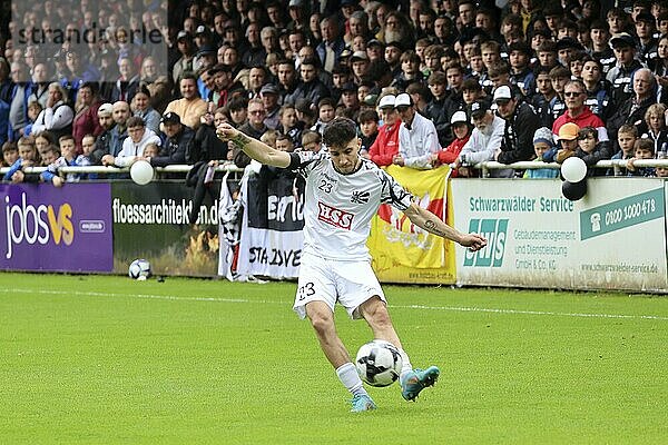 Ergi Alihoxha (FC 08 Villingen) beim Spiel der OL BaWü: 23-24  34. Spieltag  FC 08 Villingen  CFR Pforzheim