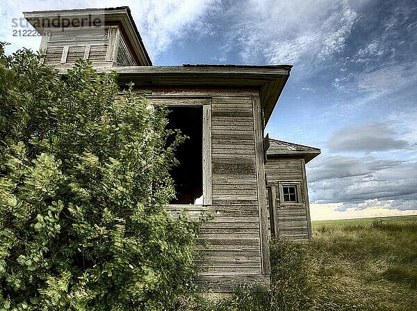 Abandoned Farmhouse Saskatchewan Canada sunset and prairie view