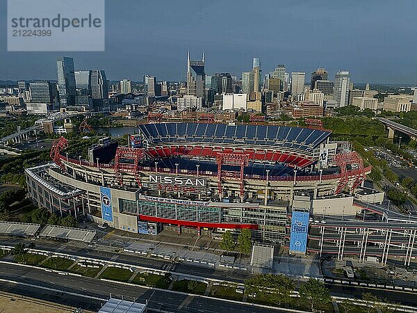 Luftaufnahme des Nissan Stadium  der Heimstätte der Tennessee Titans in der NFL