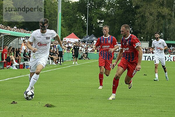 Tim Zölle (FC 08 Villingen) im Düll mit Jonas Föhrenbach (1. FC Heidenheim) beim Spiel um den DFB-Pokal 2022-23  1. Runde: DFB-Pokal 2024-25  1. Hauptrunde: FC 08 Villingen  1. FC Heidenheim 1846