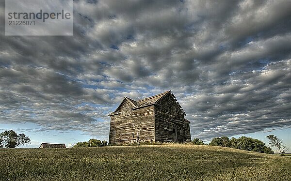 Abandoned Farmhouse Saskatchewan Canada sunset and prairie view