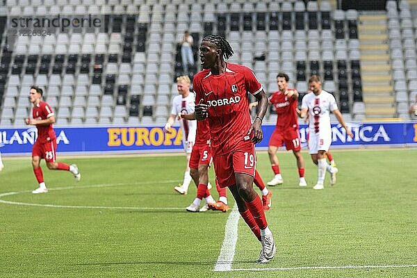 U23) beim Spiel der Fussball-RL SW 24-25: 1. Sptg: SC Freiburg II vs Kickers Offenbach