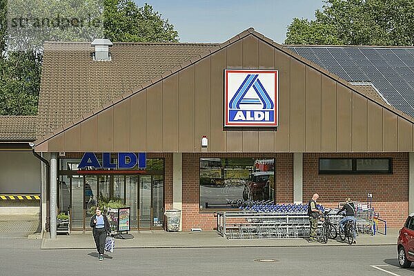 Aldi Markt  Fürstenbrunner Weg  Charlottenburg-Wilmersdorf  Berlin  Germany  Europe