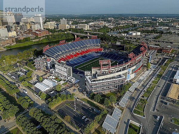 Luftaufnahme des Nissan Stadium  der Heimstätte der Tennessee Titans in der NFL