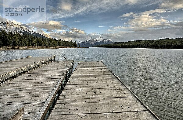 Maligne Lake Jasper Alberta scenic view beauty