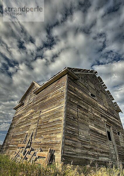 Abandoned Farmhouse Saskatchewan Canada sunset and prairie view