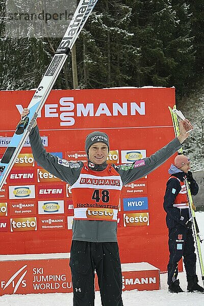 SLO) freut sich über den Sieg im Einzel der Herren FIS Skisprung-Weltcup Neustadt