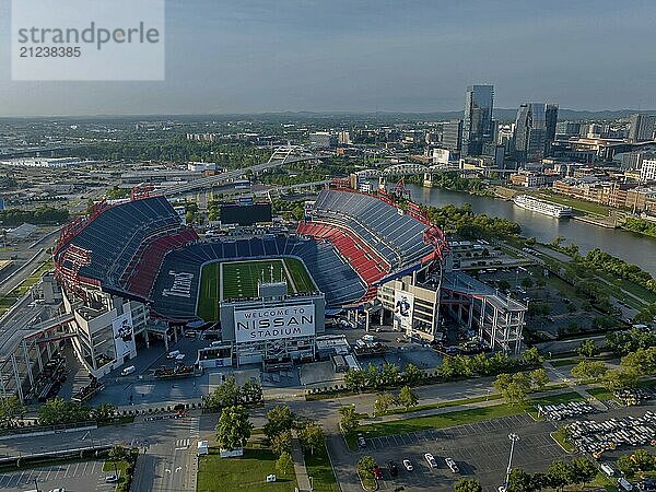 Luftaufnahme des Nissan Stadium  der Heimstätte der Tennessee Titans in der NFL