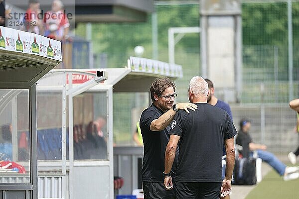 U23) und Trainer Christian Neidhart (Kickers Offenbach) beim Spiel der Fussball-RL SW 24-25: 1. Sptg: SC Freiburg II vs Kickers Offenbach