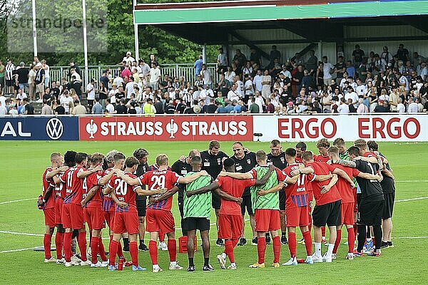 Ansprache von Trainer Frank Schmidt (1. FC Heidenheim) nach dem 4:0 Sieg beim Spiel um den DFB-Pokal 2022-23  1. Runde: DFB-Pokal 2024-25  1. Hauptrunde: FC 08 Villingen  1. FC Heidenheim 1846