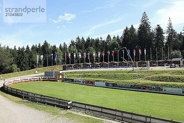 Es ist angerichtet: Die Hochschwarzwaldgemeinde Hinterzarten freut sich auf das Sommerskispringen ijm Adler Skistadion