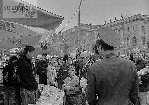 GDR  Berlin  30.04.1990  Spring Festival on Bebelplatz  West_Stand  Soviet soldier