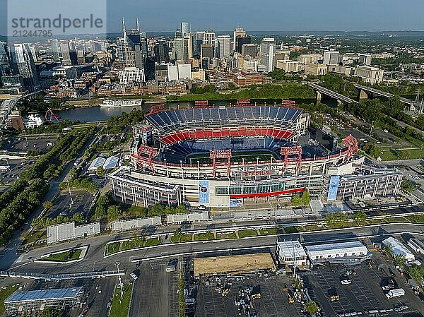 Luftaufnahme des Nissan Stadium  der Heimstätte der Tennessee Titans in der NFL