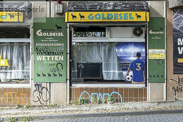 Goldesel  skurriles Wettbüro für Sportwetten an der Landsberger Allee in Berlin  Deutschland  Europa