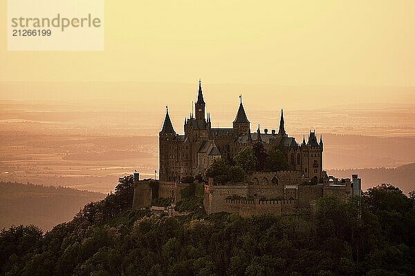 Panoramablick auf die Burg Hohenzollern in Deutschland