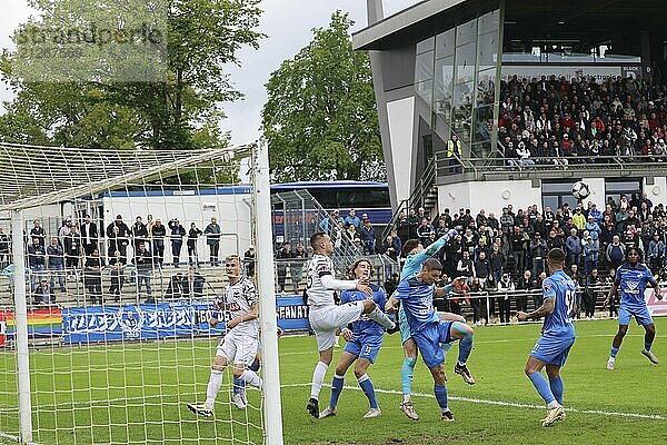 Torhüter Jusuf Tirso (Pforzheim) war der große Rückhalt seiner Mannschaft und brachte die Villinger Spieler fast zur Verzweiflung beim Spiel der OL BaWü: 23-24  34. Spieltag  FC 08 Villingen  CFR Pforzheim