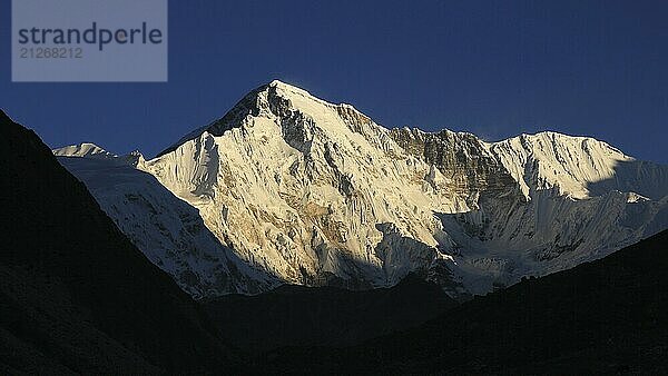 Cho Oyu bei Sonnenaufgang. Blick von Gokyo  Nepal  Asien