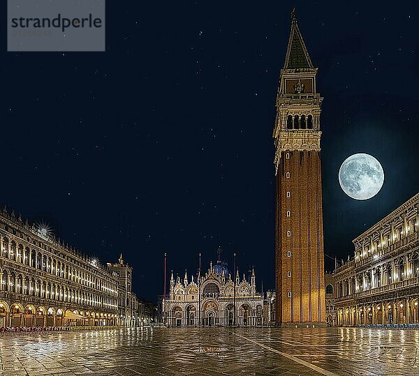 Piazza San Marco mit Campanile  Basilika San Marco und Dogenpalast. Venedig  Italien bei Nacht