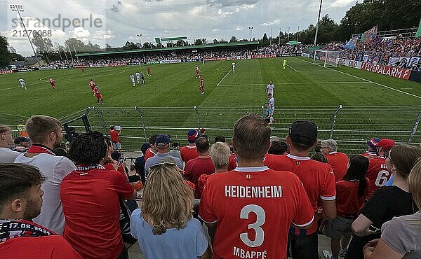 Die Heidenheimer Fans sahen im Villinger Friedengrund ein gutes Spiel ihrer Mannschaft und einen verdienten 4:0 Sieg beim Spiel um den DFB-Pokal 2022-23  1. Runde: DFB-Pokal 2024-25  1. Hauptrunde: FC 08 Villingen  1. FC Heidenheim 1846