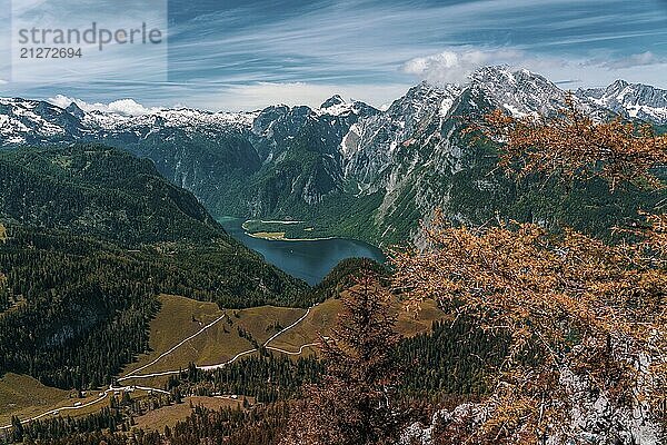 Blick auf den Königssee in Bayern  Deutschland  Europa