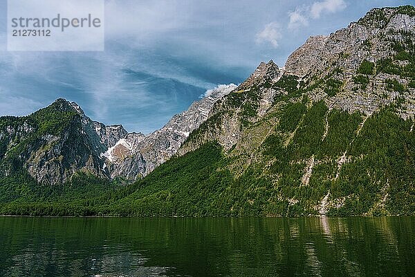 Blick auf den Königssee in Bayern  Deutschland  Europa