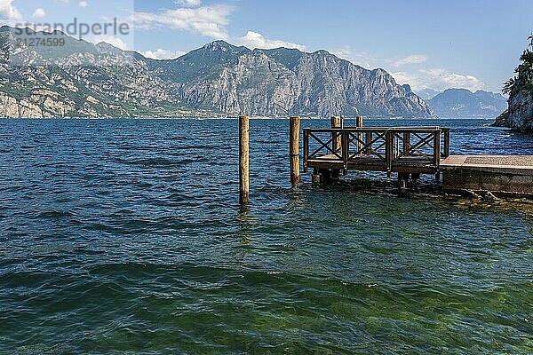 Blick auf den Gardasee in Italien