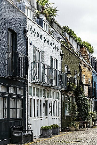 London  Vereinigtes Königreich  26. August 2023: Blick auf St Lukes Mews  eine schöne und gemütliche Kopfsteinpflasterstraße im Viertel Notting Hill in der Nähe der Portobello Road