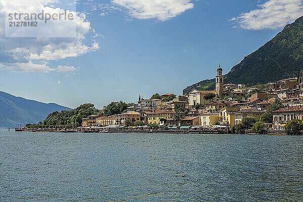 Blick auf die Altstadt von Limone sul Garda am Gardasee in Italien