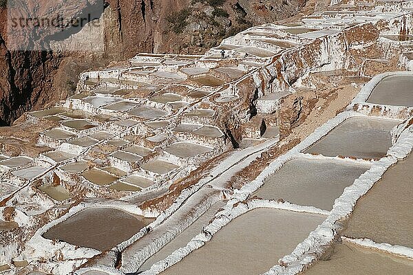 Schöne Saline in Peru in den Bergen gebaut