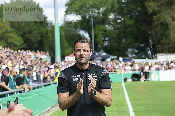 Trainer Mario Klotz (Villingen 08) beim Spiel um den DFB-Pokal 2022-23  1. Runde: DFB-Pokal 2024-25  1. Hauptrunde: FC 08 Villingen  1. FC Heidenheim 1846