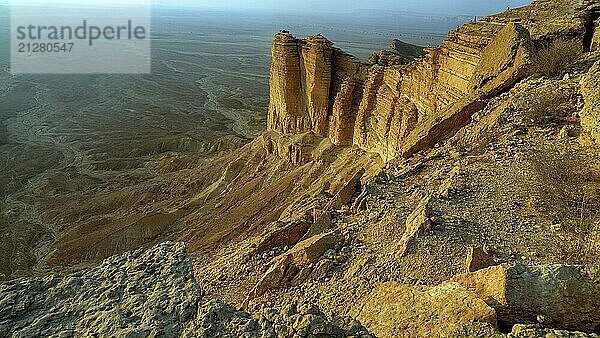 Edge of the world  Rand der Welt  1131 Meter hoch  Klippe  Klippen  Felsen  Abgrund  Felsformation  Tuwaik Gebirge  Saudi Arabien  Naher Osten  Naher Osten