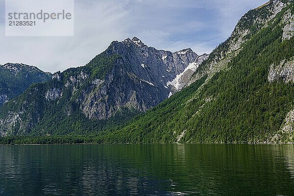 Blick auf den Königssee in Bayern  Deutschland  Europa