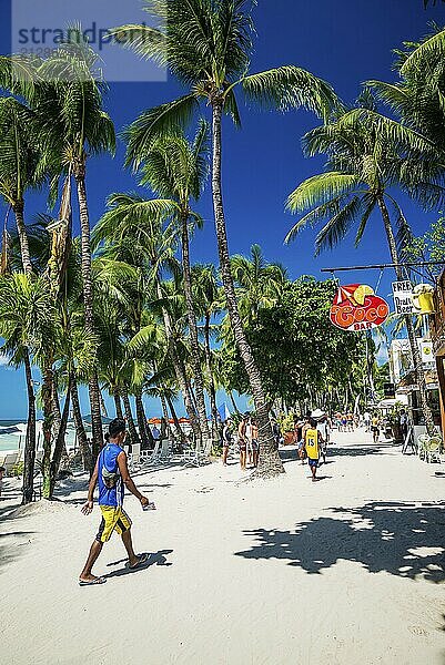 Touristen auf Station 2 Hauptstrand beschäftigt Geschäft Restaurant Straße inboracay Insel Philippinen