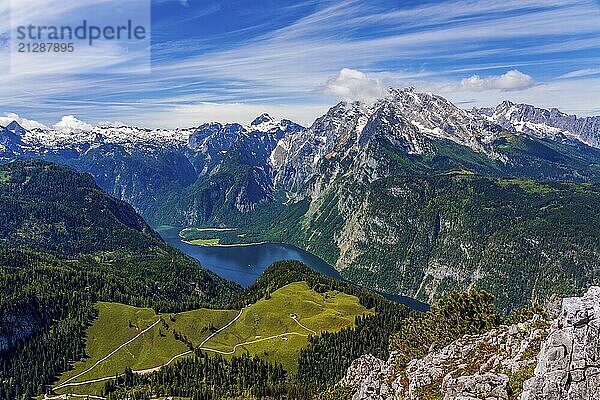 Blick auf den Königssee in Bayern  Deutschland  Europa