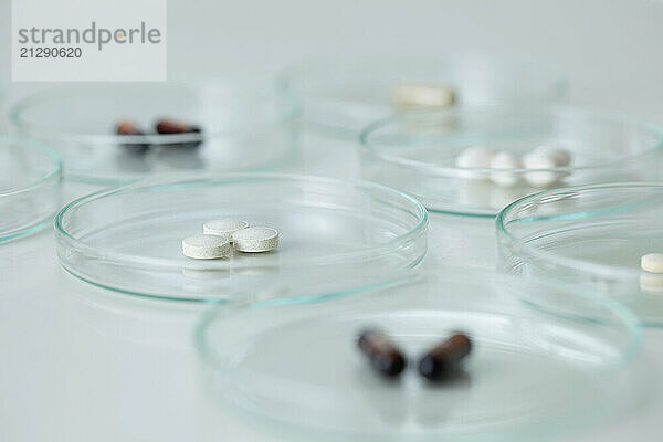 Capsules and Tablets in Petri Dishes