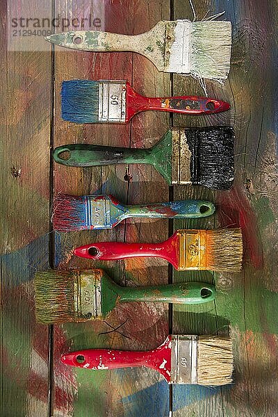 Brushes set of new and old with various colors