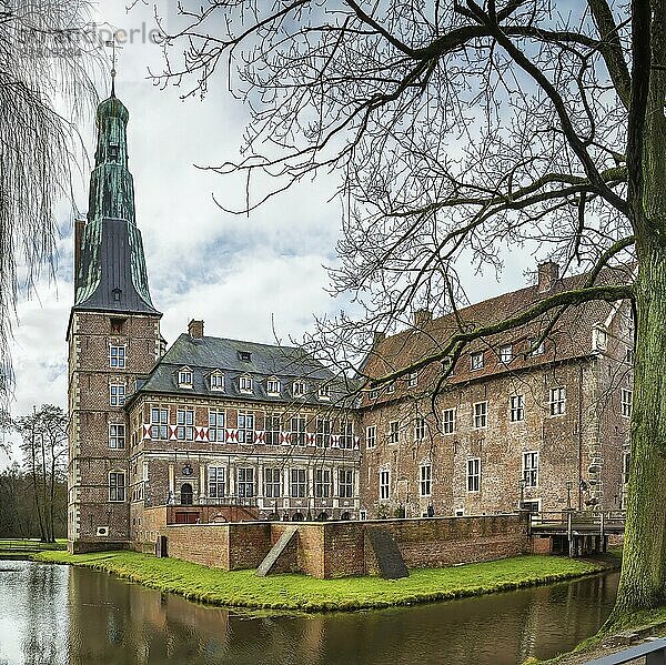 Water castle Raesfeld in Muensterland  North Rhine-Westphalia  Germany  Europe