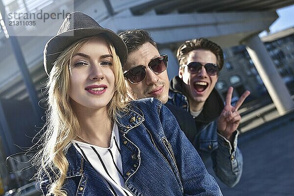 Portrait a group smiling and grin friend in sunglass having fun