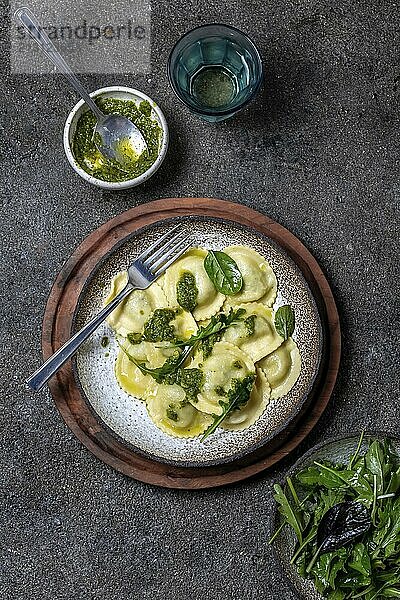 Food  Food  Italian spinach ricotta ravioli  Top view  black background  copy space  Vegetarian food  vegan ravioli