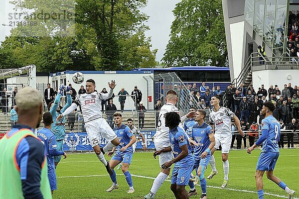 Villingen missed some chances  like here Fabio Liserra (FC 08 Villingen) with his header in the match of the OL BaWü: 23-24  matchday 34  FC 08 Villingen  CFR Pforzheim