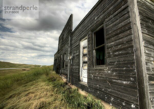 Abandoned Farmhouse Saskatchewan Canada sunset and prairie view