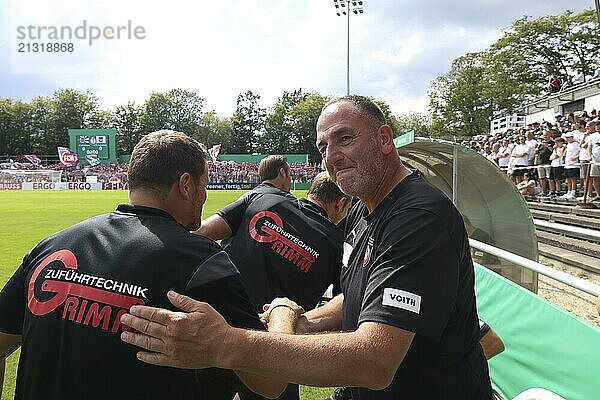 Friendly welcome from coach Frank Schmidt (1. FC Heidenheim) for the Villingen coaching colleagues around Mario Klotz (head coach FC 08 Villingen) in front of the match for the DFB Cup 2022-23  1st round: DFB Cup 2024-25  1st main round: FC 08 Villingen  1. FC Heidenheim 1846