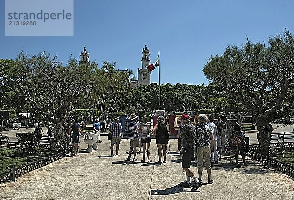 Group of tourists on the plaza de la independencia in merida mexico