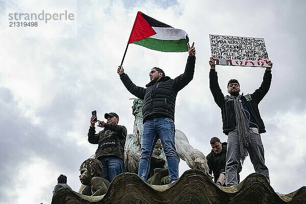 04.11.2023  Berlin  Germany  Europe  Over 8000 participants show their solidarity and take part in a demonstration for Palestine and against Israel under the title:  Europe